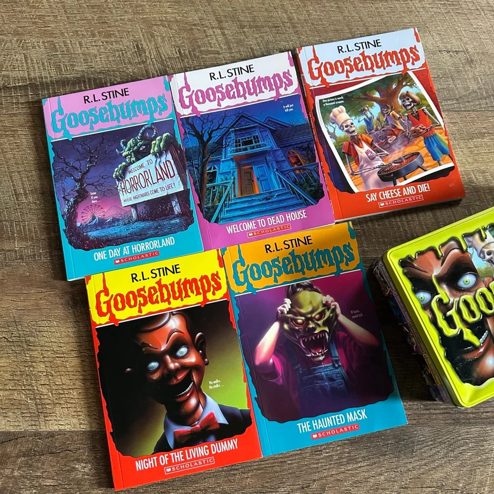 Collectors Scholastic Goosebumps Book Set with metal tin